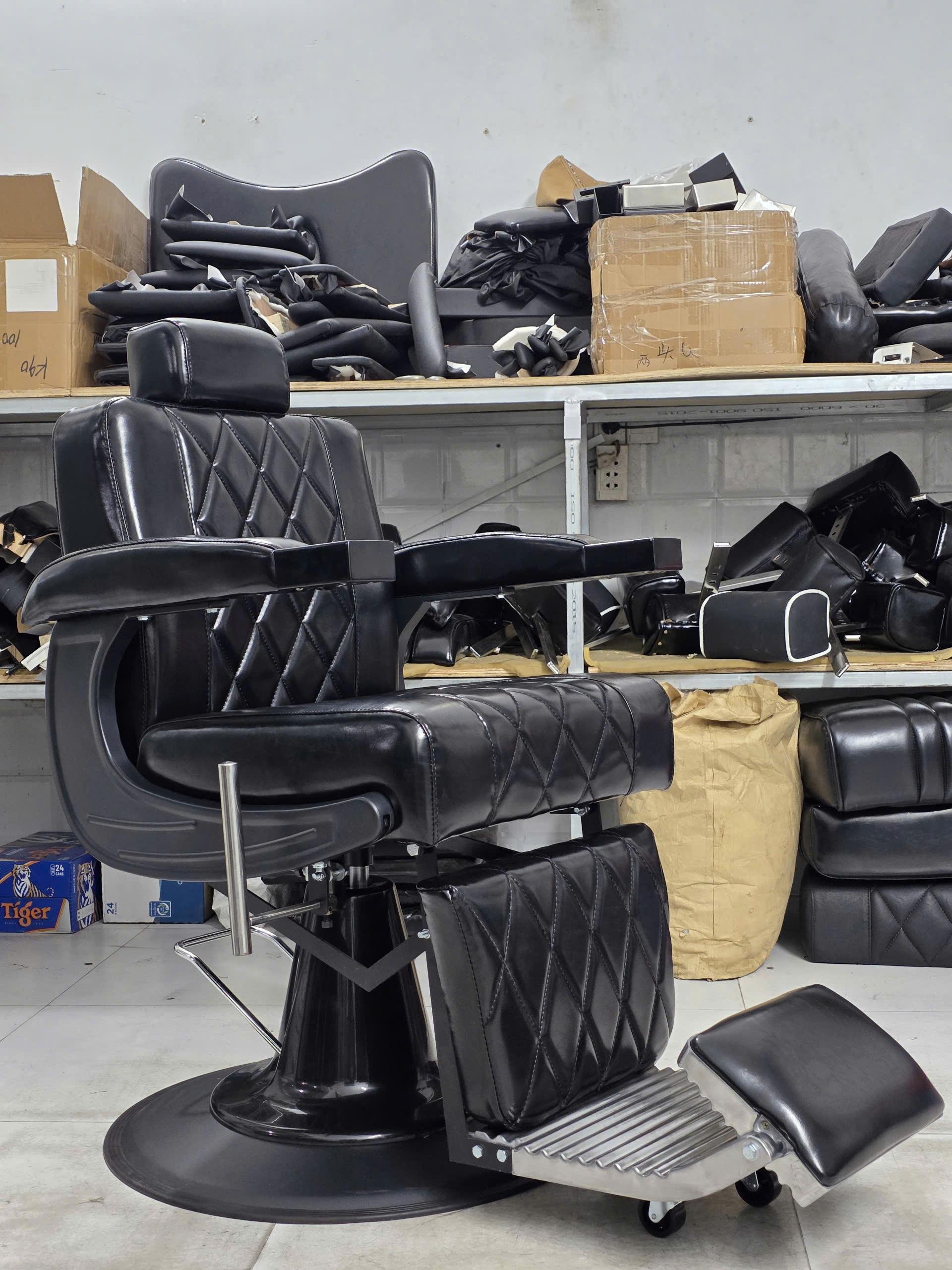 Ghế cắt tóc nam Võ Thanh Huy