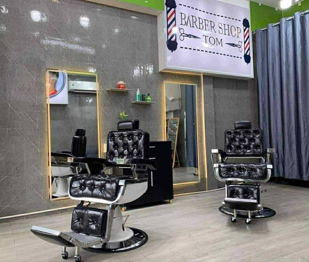 BARBER SHOP TOM