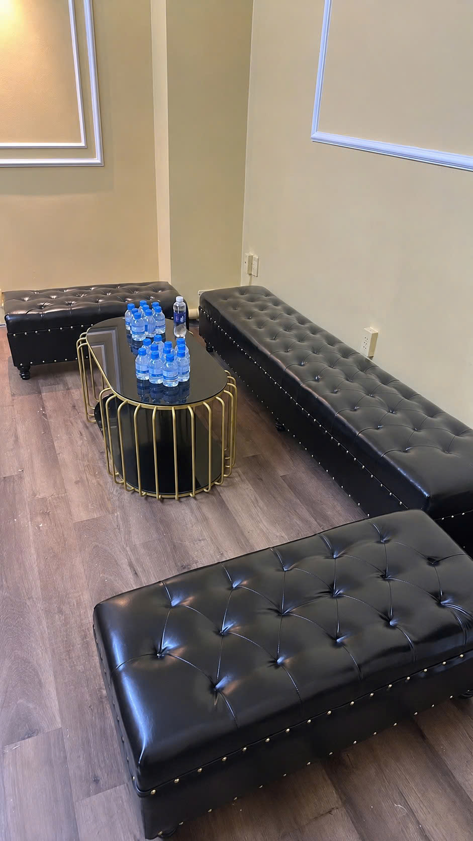 Ghế chờ Barber đặt theo yêu cầu 1 Ghế chờ Barber đặt theo yêu cầu